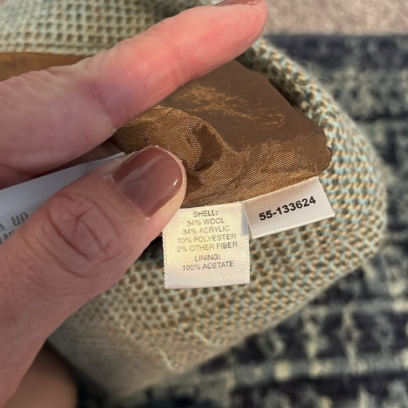 Chic Textured Skirt in Green - Picture 3 of 3